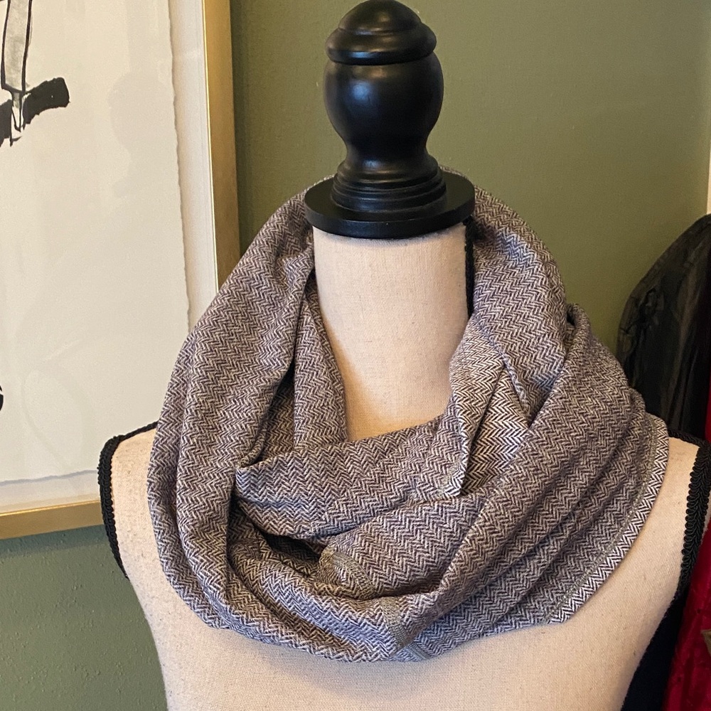 Classic lululemon Vinyasa scarf